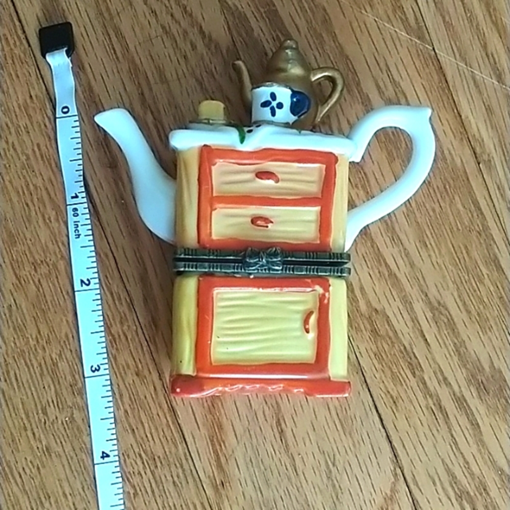 Teapot Collection with Tea setting - Picture 3 of 9